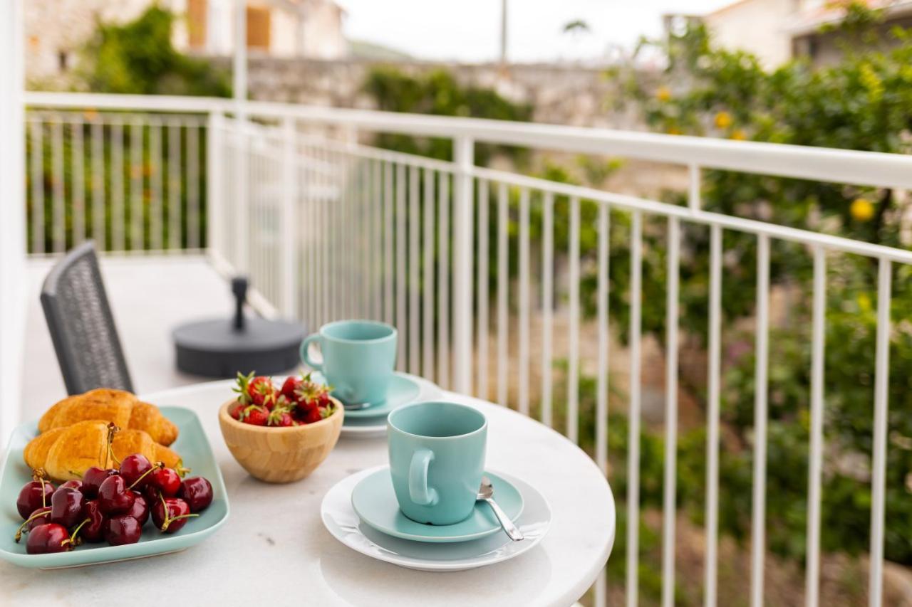 Jesliving Hvar - 2 Bedroom Elegant Apartment With Sea View In Historic Center Of Hvar Town Exterior foto