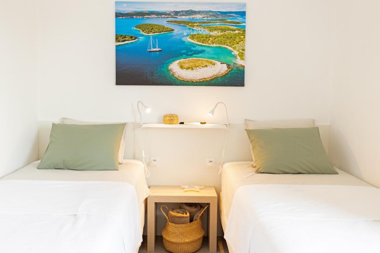 Jesliving Hvar - 2 Bedroom Elegant Apartment With Sea View In Historic Center Of Hvar Town Exterior foto