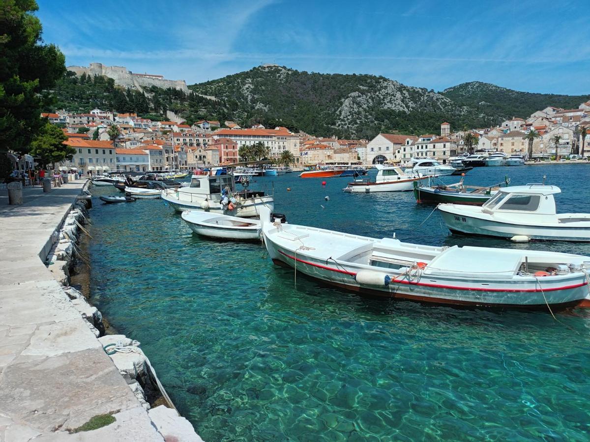 Jesliving Hvar - 2 Bedroom Elegant Apartment With Sea View In Historic Center Of Hvar Town Exterior foto