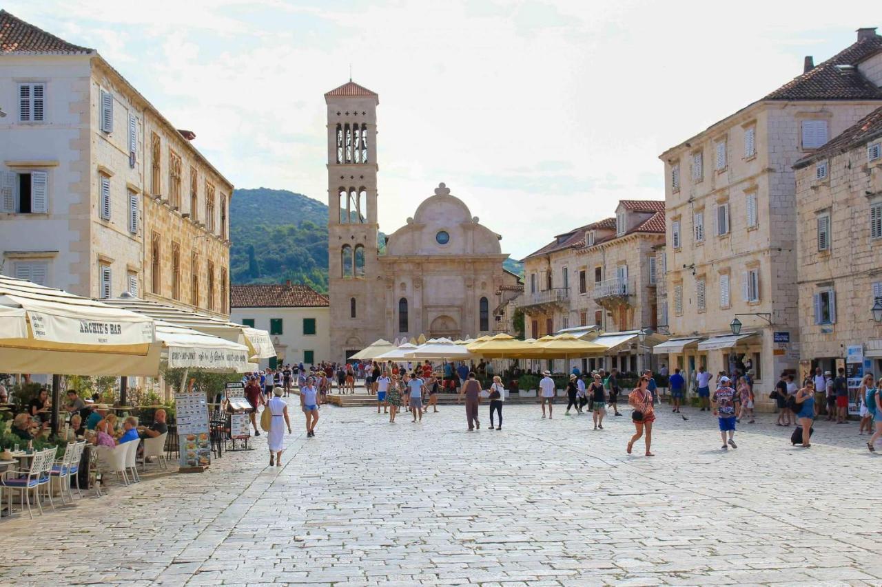 Jesliving Hvar - 2 Bedroom Elegant Apartment With Sea View In Historic Center Of Hvar Town Exterior foto