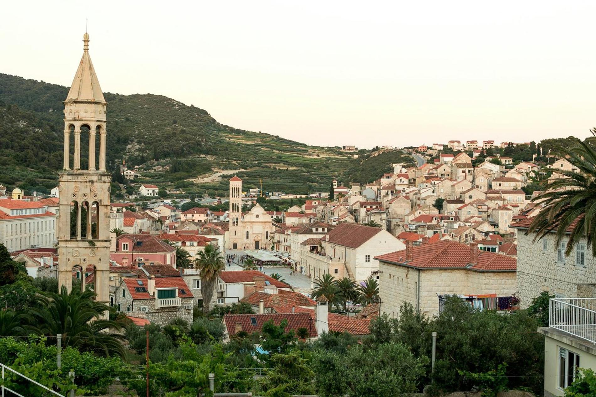 Jesliving Hvar - 2 Bedroom Elegant Apartment With Sea View In Historic Center Of Hvar Town Exterior foto